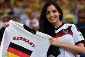 رفتار عجیب فیفا با تماشاگران زن زیبا