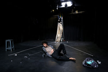 نمایش " در انتظار گودو " در سالن قشقایی تئاترشهر