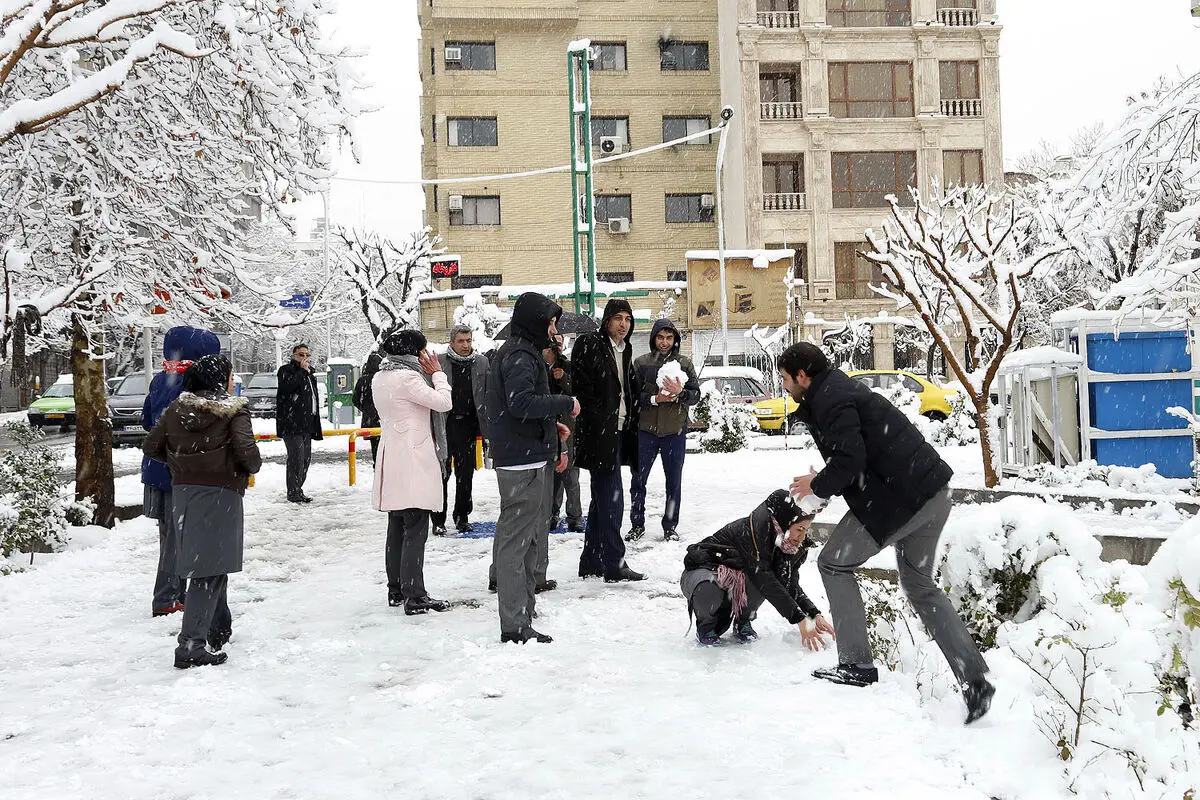 صبح برفی تهران