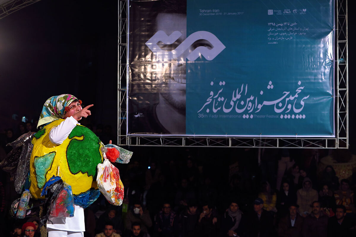 نمایش های خیابانی روز نهم جشنواره تئاتر فجر