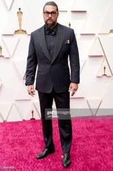 jason-momoa-oscars-2022-683x1024