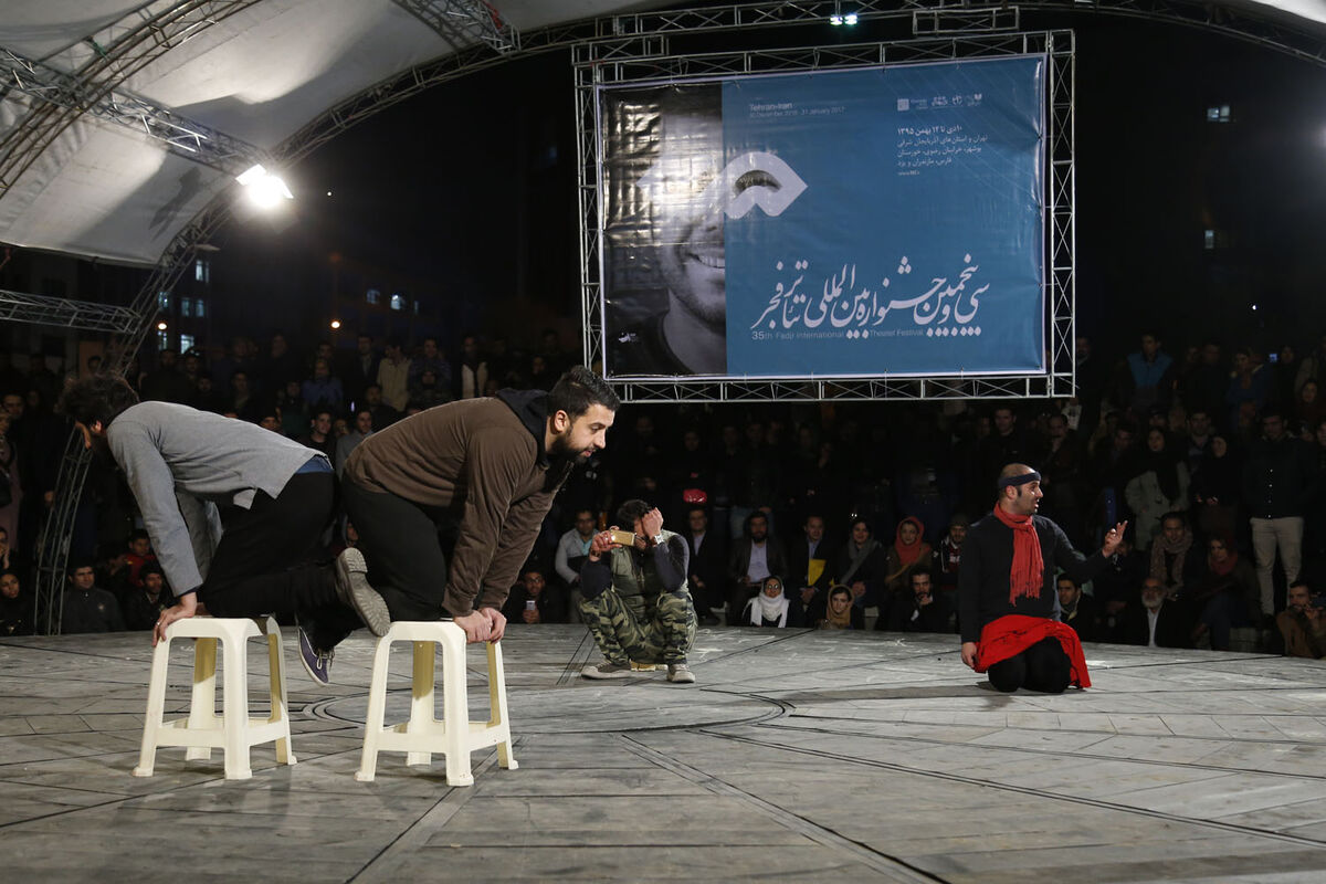 نمایش های خیابانی روز چهارم جشنواره تئاتر فجر