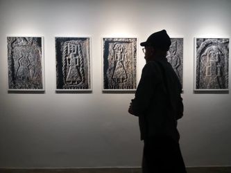 نمایشگاه عکس­‌ های امیر جمشیدی با عنوان «پرتره­‌ های سنگی» در گالری سایه