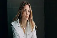 ادا اجه سیب ممنوعه با چهره عجیب و موهای قرمز!/ عکس