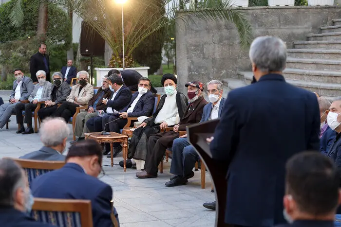 دیدار هنرمندان با سید ابراهیم رئیسی در مراسم افطاری ۱۴۰۱
