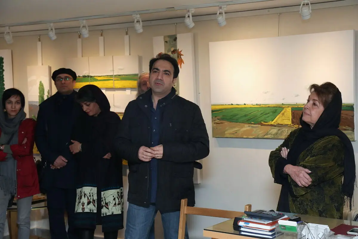 رونمایی از سومین کتاب سال پیش نگاه در گالری گلستان