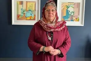 فرحناز همدانی زاده با رنگ های گواش وستا در رنگ وستا