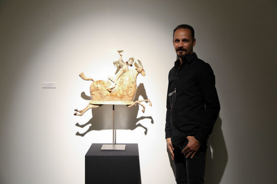 هنرمندی که سراغ سرامیک می‌رود نمی‌تواند با ماده دیگری کار کند