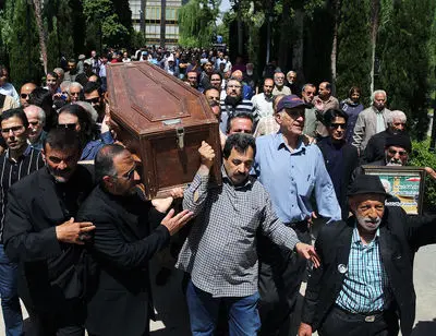 ببینید: حضور هنرمندان در مراسم تشییع پیکر پرویز بهرام