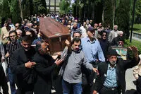 ببینید: حضور هنرمندان در مراسم تشییع پیکر پرویز بهرام