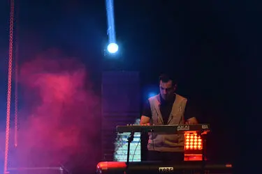 کنسرت گروه "گره" در سالن برج آزادی