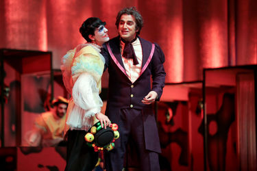 اجرای نمایش "هملت و دن کیشوت" در سالن اصلی تئاترشهر