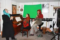 درخشش سیمن غانم در ۸۲ سالگی/ ترانه گل گلدون و همراهی جوانان دهه نودی