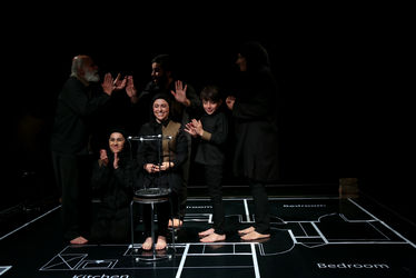 اجرای نمایش "سانتی متر" در سالن استاد انتظامی - خانه هنرمندان