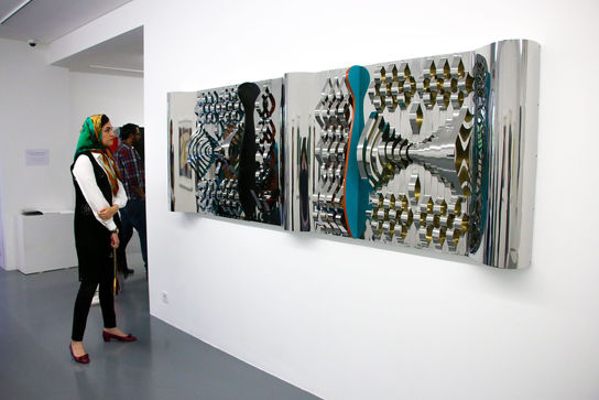 نمایشگاه نقش برجسته‌های هندسی محسن وزیری مقدم  در گالری اعتماد