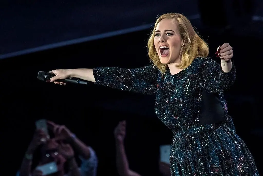 ادل و ۲۰ فکت جالب/ ستاره‌ای که از استیج می‌ترسد!