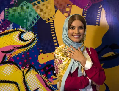 از عینک خاص بهنوش طباطبایی تا تیپ رنگی متین ستوده در جشن عکاسان/ عکس 