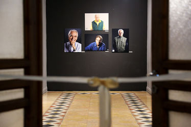 نمایشگاه عکس‌های مجید جوانی با عنوان «چهره‌های نمایش ایران»