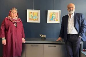 Hamidreza Shafiei and the Play of Form and Color in the Works of Farahnaz Hamedanizadeh