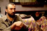ببینید: مجید صالحی نویسنده شد