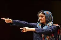 گلاب آدینه: این روزها بی‌شمار فحش و ناسزا می‌شنوم/ می‌توان در عین اعتراض و حق‌طلبی تئاتر هم اجرا کرد