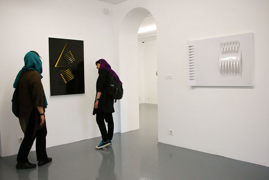 نمایشگاه نقش برجسته‌های هندسی محسن وزیری مقدم  در گالری اعتماد