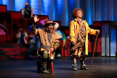 اجرای نمایش "هملت و دن کیشوت" در سالن اصلی تئاترشهر