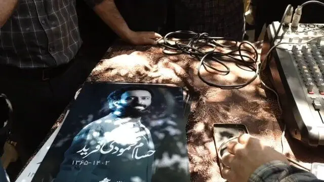 ویدئو: حسام محمودی با حضور هنرمندان به خاک سپرده شد | اشک‌های جگرسوز خانواده حسام محمودی