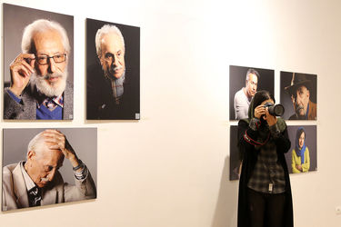 نمایشگاه عکس‌های مجید جوانی با عنوان «چهره‌های نمایش ایران»