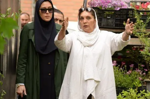 کیهان برای اولین بار از گفته های خانم کارگردان استقبال کرد اما او و دخترش را تندتر نواخت 