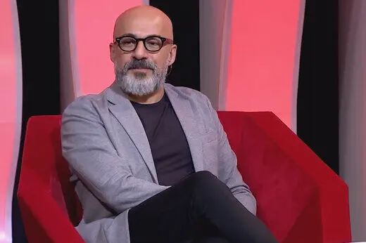 امیر آقایی به سوگ مادر نشست/ عکس