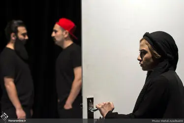 نمایش گرگ‌ها کروات نمی‌زنند در عمارت نوفل لوشاتو