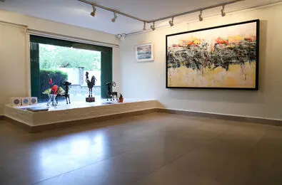 انتزاع رنگی چراغچی بر دیوار گالری گلستان/گزارش تصویری 