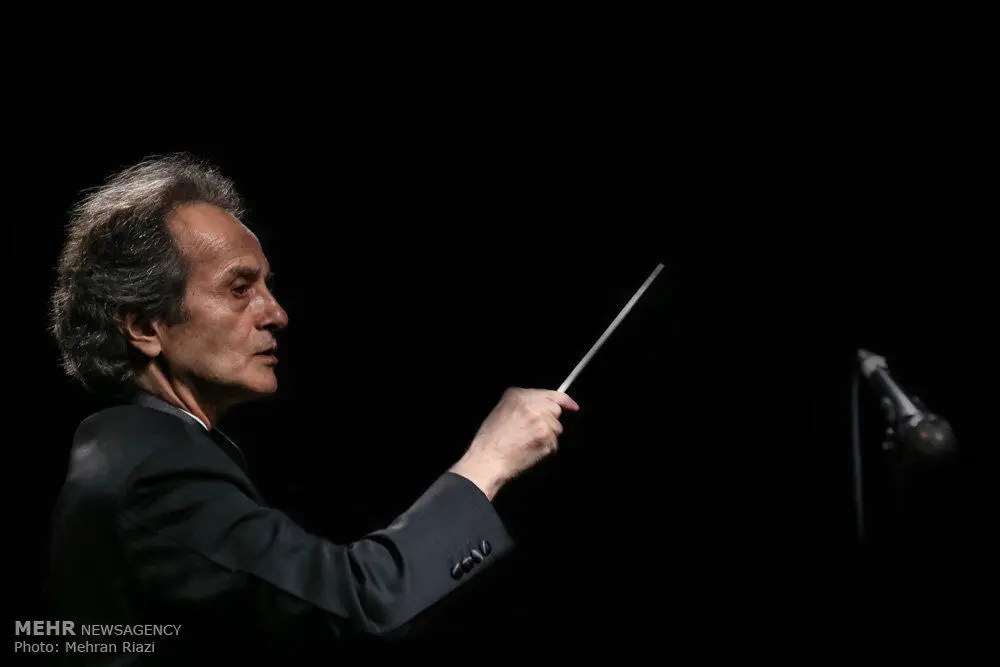 Tehran’s Symphony Orchestra performs in Vahdat Hall
