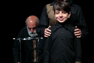 اجرای نمایش "سانتی متر" در سالن استاد انتظامی - خانه هنرمندان