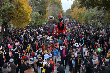 شادپیمایی جشنواره تئاتر کودک و نوجوان در همدان