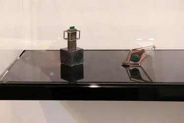 نمایشگاه آثار برگزیدگان جواهرسازی هنری معاصر در گالری آریا