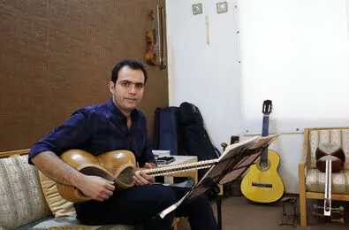 اینجا از توت تار متولد می شود/ عکس ها از کارگاه و سازخانه  حمیدرضا معینی پور