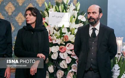 ببینید: مراسم یادبود امیربانو کریمی با حضور هنرمندان/ بهت و اندوه لیلا حاتمی و علی مصفا