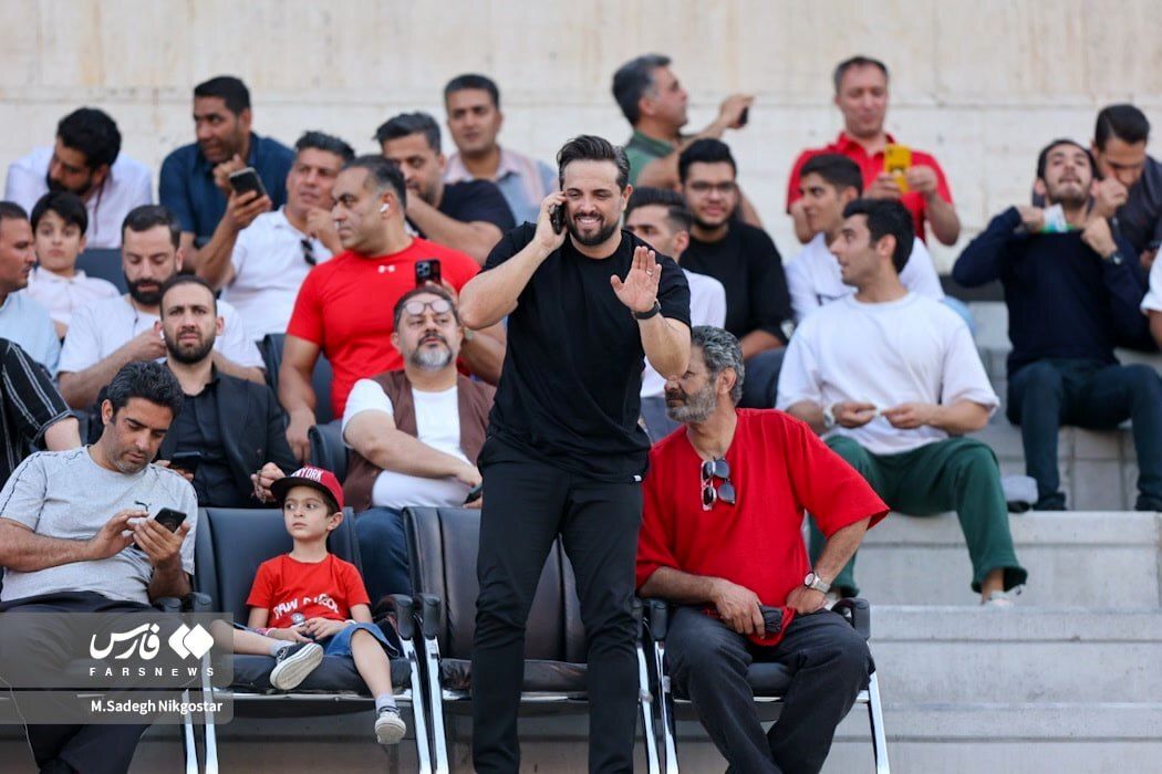 تصاویر: حضور هنرمندان پرسپولیسی در ورزشگاه آزادی
