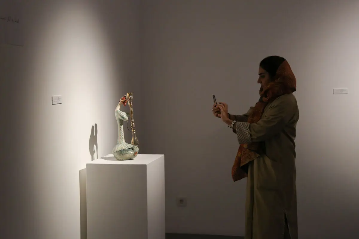 نمایشگاه آثار بهزاد اژدری در گالری اعتماد باغ نگارستان