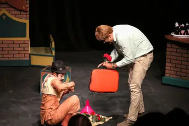 اجرای نمایش "سرزمین تهی سران" در تماشاخانه مهرگان