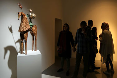 نمایشگاه آثار بهزاد اژدری در گالری اعتماد باغ نگارستان