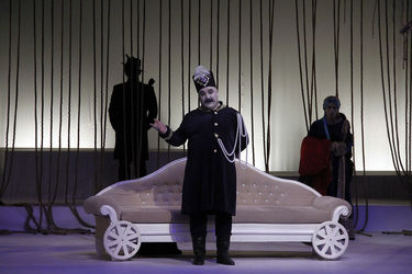 نمایش "کابوس حضرت اشرف" در تماشاخانه ایرانشهر ‎