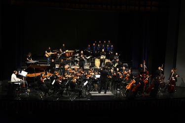 کنسرت ناصر چشم‌آذر به همراه اشکان خطیبی در تالار وحدت