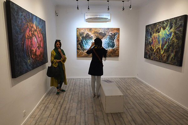 نمایشگاه مونس احمدی‌­پور با عنوان عشق در گالری هپتا