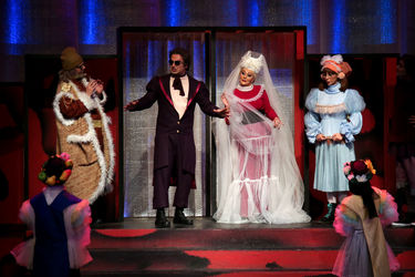 اجرای نمایش "هملت و دن کیشوت" در سالن اصلی تئاترشهر