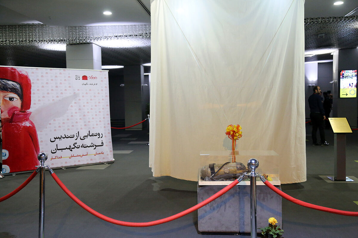 رونمایی از تندیس 
