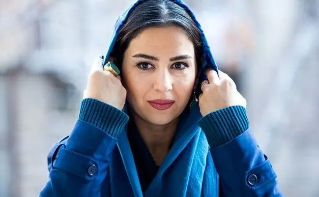 عکس بی وزنی خانم بازیگر و کارگردان 