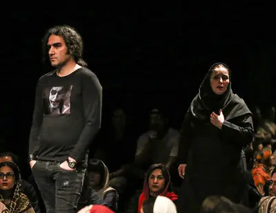 ببینید: سه خانم بازیگر در نقش دستفروشان مترو